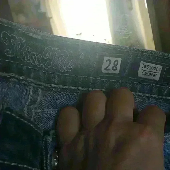 Miss Me Crop Jeans - Picture 6 of 9